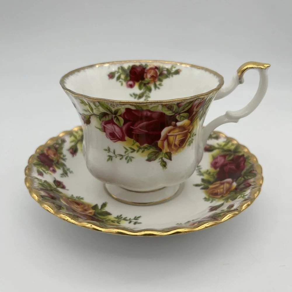 Vintage Royal Albert Old Country Roses Teacup &‎ Saucer Set - Bone China